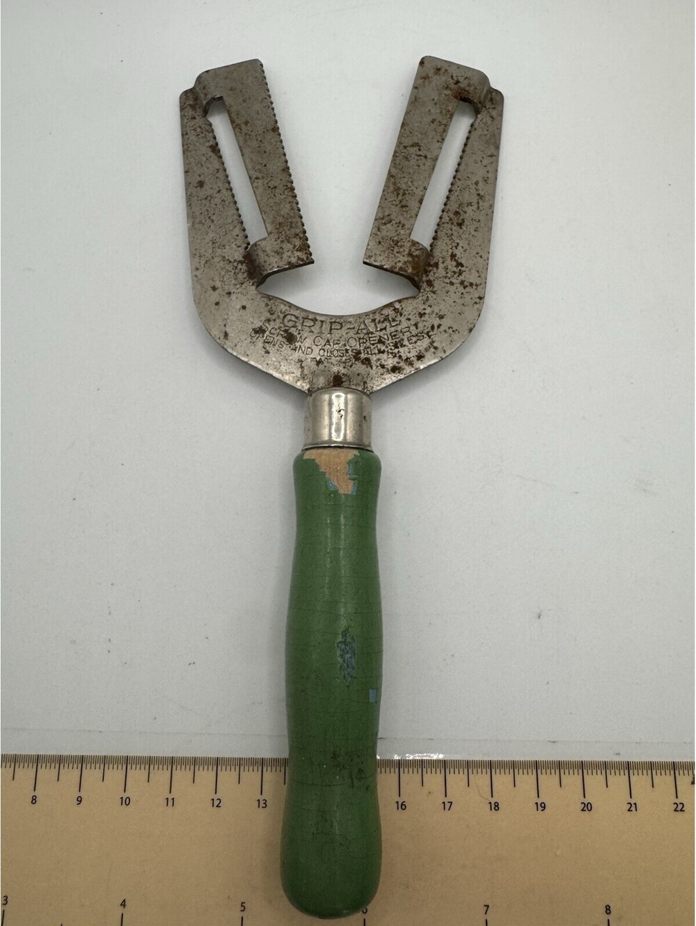 Vintage Grip-All Screw Cap Opener Wooden Handle Opens All Sizes